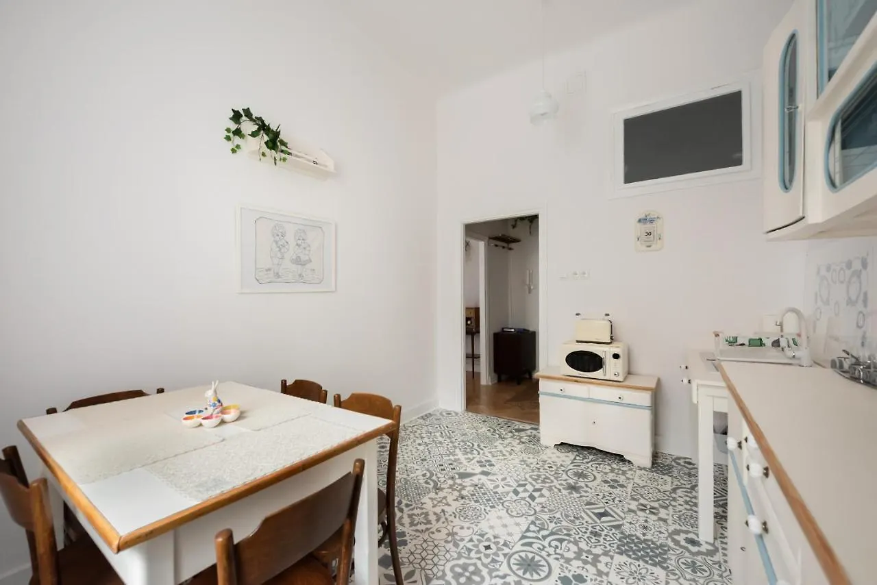 Wilcza Modern Prl Apartment Warsaw